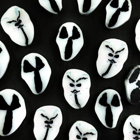 Curious XL - Halloween Masks - 90COE - 25g